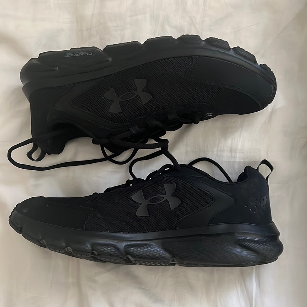 Men’s UA Charged Assert 10